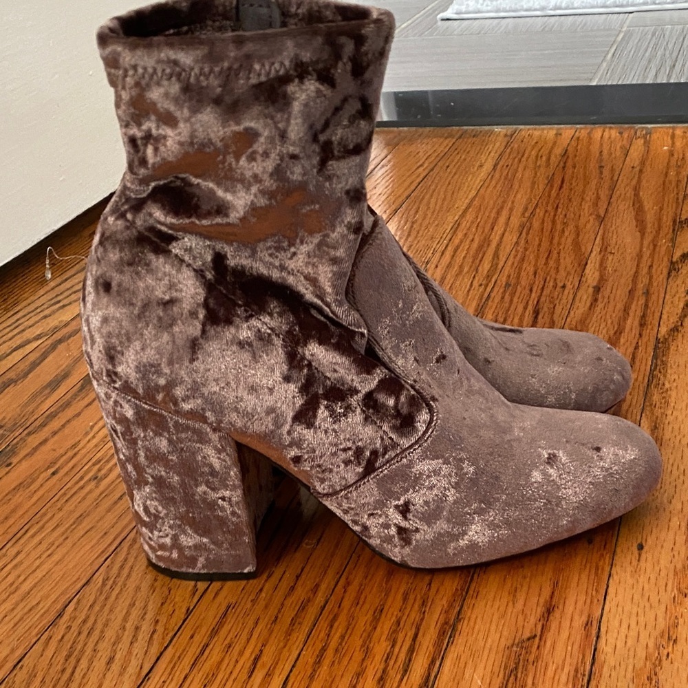 Luxurious Velvet Heeled Boots in Brown size 7